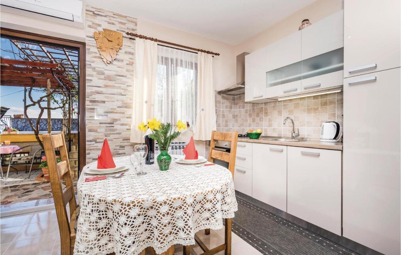 Cozy Apartment In Lovran With Kitchen Exterior foto